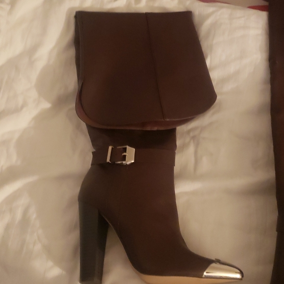 Boots (they are burgundy) that wasn't an option - Picture 1 of 3